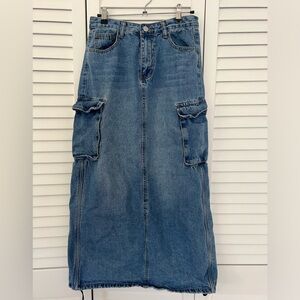 Women’s long denim skirt with cargo pockets